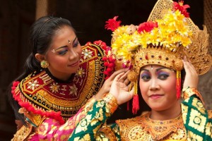 Lombok Dancers Getting Ready To Perform